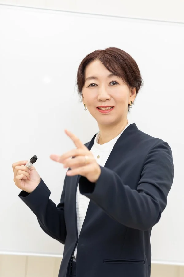代表 岡部雅子